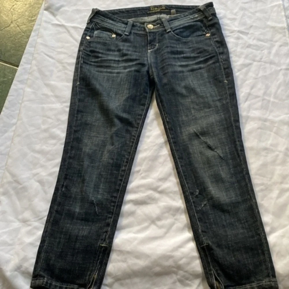 Capris BEBE jeans 👖 real nice size 27